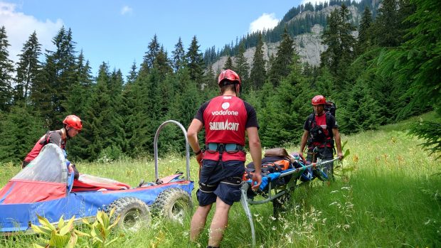 Un turist a făcut o criză cardiacă la Cabana Dochia. Elicopterul nu a putut interveni din cauza norilor