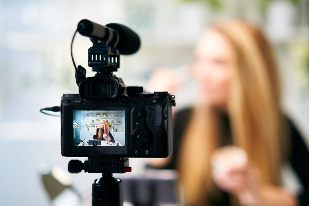 Top 10 camere de filmat pentru vloggeri începători