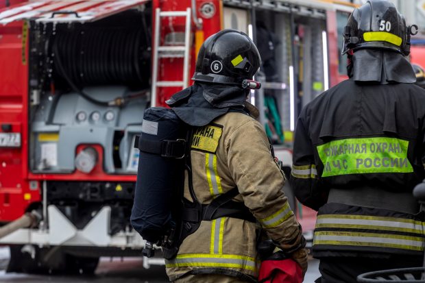 Incendiu lângă Moscova. Chiar agenția TASS contrazice Ministerul Situațiilor de Urgență: clădirea distrusă e a unei unități militare, nu civilă, cum s-a spus