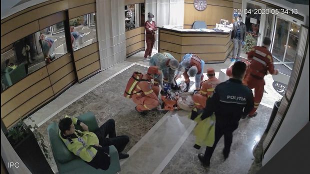 VIDEO. De ce ambulanța nu a venit la cazul lui Alexandru Găzdac odată cu poliția, ci doar după ce bărbatul a fost împușcat. Ce au făcut paramedicii