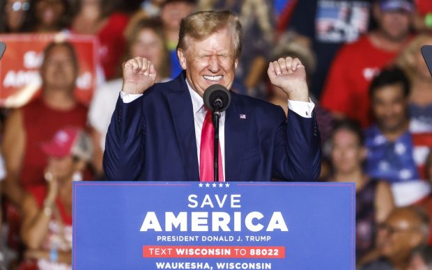 Donald Trump a spus într-un discurs public că fostului său doctor de la Casa Albă „îi plăcea să se uite la trupul meu puternic”
