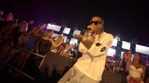 Tyga, fostul iubit al lui Kylie Jenner, a făcut spectacol pe litoralul Mării Negre. Artistul French Montana vine în România