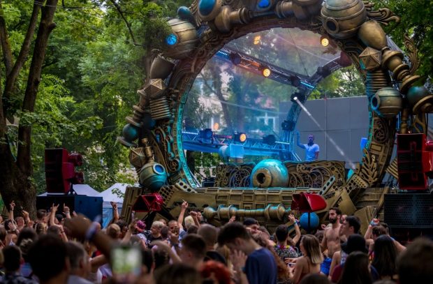 Jan Blomqvist, Daydreamers, Audiofly, Hernan Cattaneo B2B Nick Warren, Hot Oasis, Sebastien Leger Modular Show vor face show-uri magice pe scena Daydreaming, la UNTOLD 2022