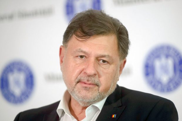 USR îl acuză pe Alexandru Rafila că a dat „ca hoțul” 21 de milioane de euro pentru consultanță către OMS. Cum se apără ministrul