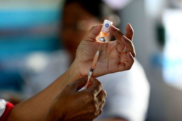 Aproape un milion de copii din Londra vor fi vaccinați împotriva poliomielitei după ce virusul a fost detectat în canalizări