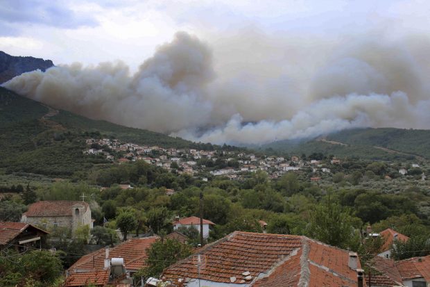 Nou incendiu pe insula grecească Thassos, în apropierea stațiunii Skala Potamia. Au intervenit aproape 200 de pompieri