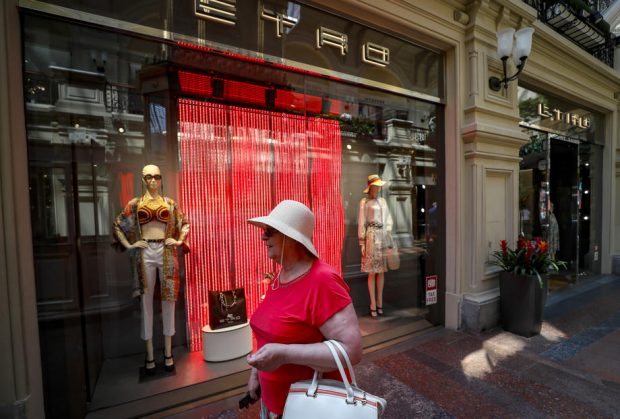 Rusia va deschide magazine fără taxe vamale care vând diplomaților străini produse de import cu plata în valută