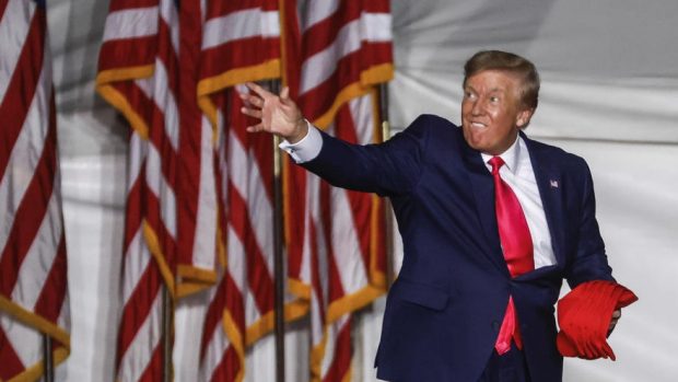 Ce scrie în documentul care a dus la percheziții în reședința fostului președinte american Donald Trump