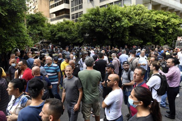 Un bărbat din Liban este considerat „un erou” pentru că a ținut ostatică o bancă timp de șase ore