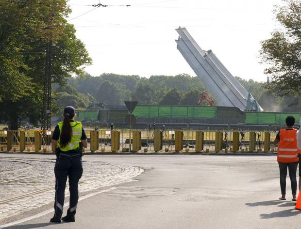 Letonia a demolat un monument care marca victoria Uniunii Sovietice în Al Doilea Război Mondial
