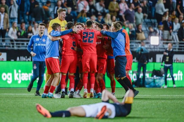 FCSB și CFR Cluj s-au calificat dramatic în grupele Conference League