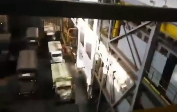 Vehicule militare rusești, filmate în apropierea unui reactor nuclear, în interiorul centralei de la Zaporojie