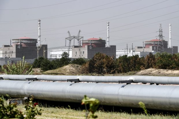 Ping pong cu o uzină nucleară și un viitor cu măștile de gaze pe chip
