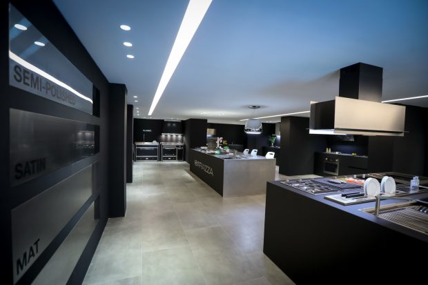 Echipamentele profesionale HoReCa, lux costisitor, sau investiție de durată? – Pot fi acestea înlocuite de echipamentele casnice?