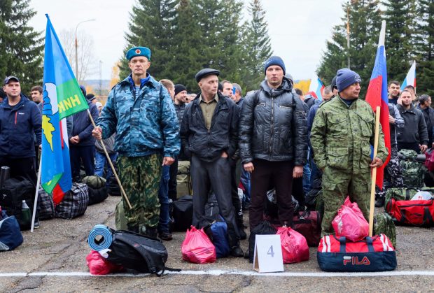Zeci de recruți ruși stau de două zile sub cerul liber, la Maikop, în sudul Rusiei: „Au greșit documentele și nicio unitate nu ne acceptă”