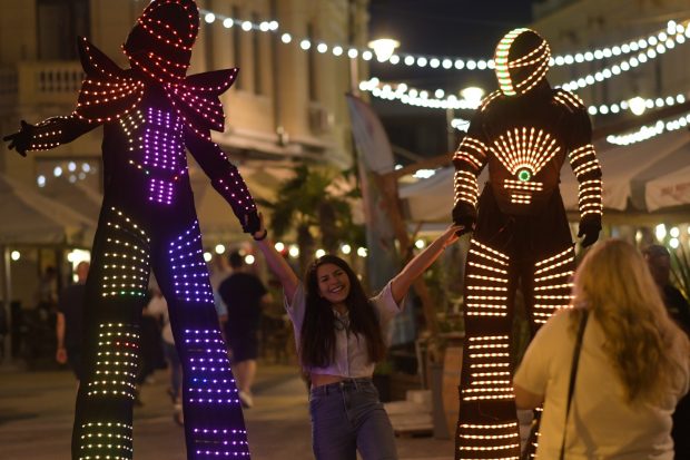 A fost şi în acest an Festivalul „Puppets Occupy Street” Craiova – tărâmul poveştilor pline de culoare şi speranță