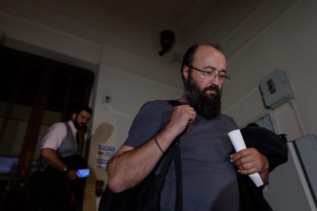 Preotul Visarion Alexa rămâne sub control judiciar. Decizia magistraților este definitivă
