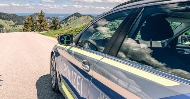 Un bărbat a sunat la poliție din cauză că soția sa vorbea neîncetat la telefon, în Germania