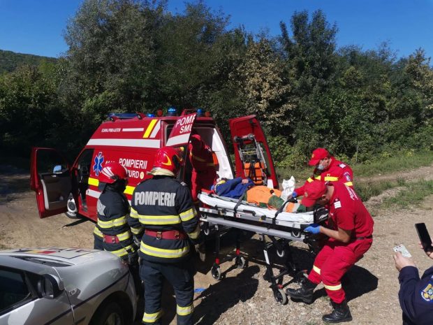 Un bărbat din Vaslui a supraviețuit după ce a căzut cu motoscuterul într-o râpă adâncă de 9 metri. A fost găsit abia a doua zi, când victima a ajuns la telefon și a sunat după ajutor