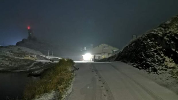 Strat subțire de zăpadă pe Transfăgășan. Recomandările salvamontiștilor
