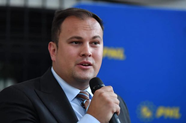 Secretarul general al tineretului PNL a fost demis după scandalul înjurăturilor la adresa PSD