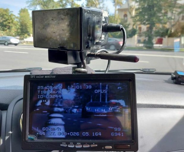 Un şofer a fost prins de radar în Bucureşti cu 186 km/h