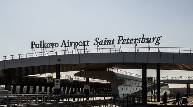 „Bunicul nebun merge all-in cu viețile noastre!”. Site-ul aeroportului Pulkovo din Sankt Petersburg a fost spart de hackeri