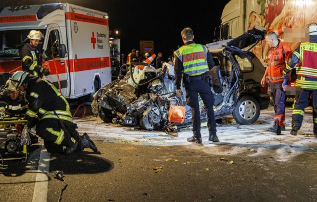 Un bebeluș de 8 luni, fratele lui de 2 ani și părinții lor, morți în mașina care a intrat pe contrasens și a lovit un TIR, în Germania