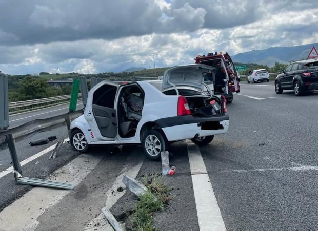 Accident mortal pe autostradă, în Sibiu. Un bucureștean a intrat în parapetele care desparte sensul de circulație