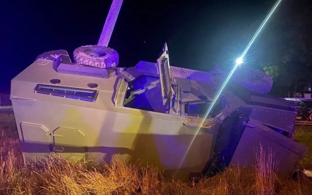 Trei femei și un copil de șapte ani au murit într-o mașină care a lovit o blindată militară, pe o autostradă de lângă Lvov, în Ucraina