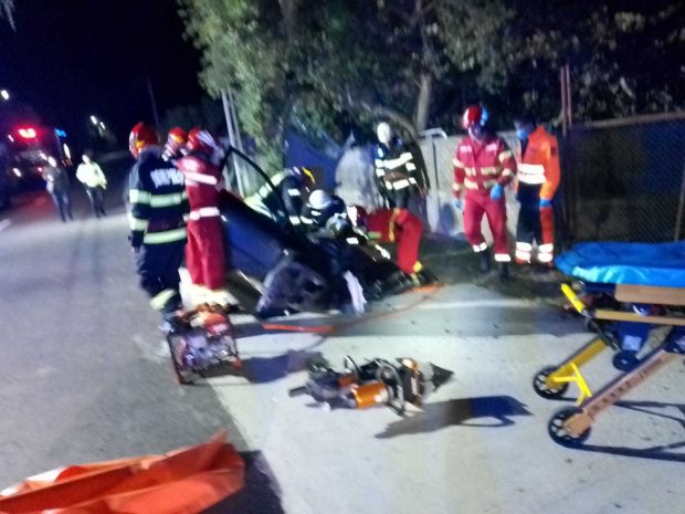 Accident în Vâlcea. Un bărbat a murit, iar un copil de 3 ani este în stare critică