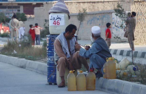 Rusia va vinde talibanilor combustibil și grâne ieftine, anunță ministrul comerțului și industriei din Afganistan