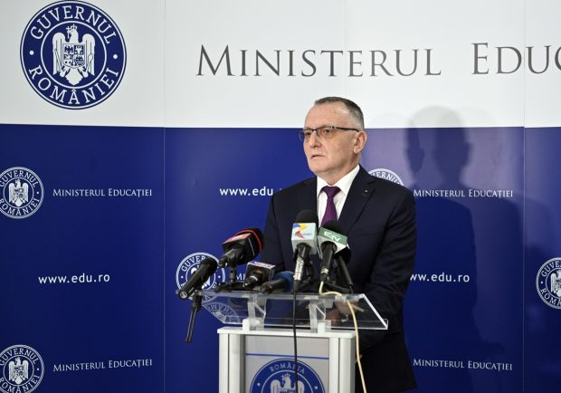 Câte universități au verificat de plagiat doctoratele obținute din 1990, la un an după ce Ministerul Educației le-a dat 5 milioane de euro