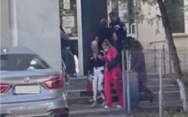Laurențiu Reghecampf, la judecătorie pentru procesul de divorț. Anamaria Prodan a apărut cu piciorul în ghips, după bătaia de vineri