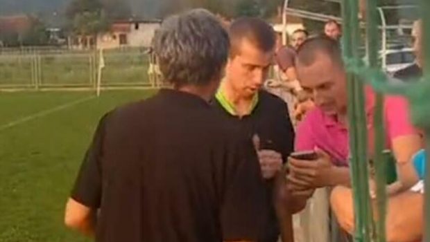 Un arbitru a anulat un gol pe baza filmării de pe telefonul mobil al unui spectator, în Serbia. Ce sancțiune a primit