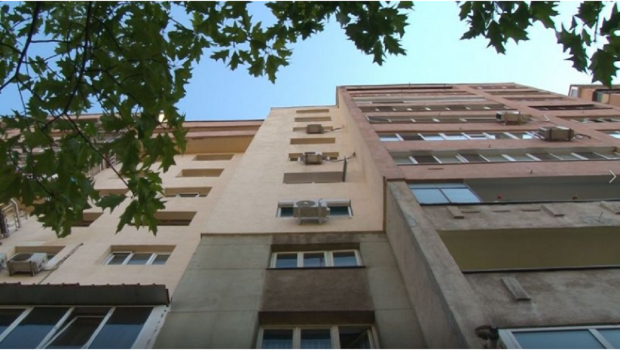 O femeie a murit, după ce s-a aruncat de la etajul al treilea al unui bloc din Ploiești