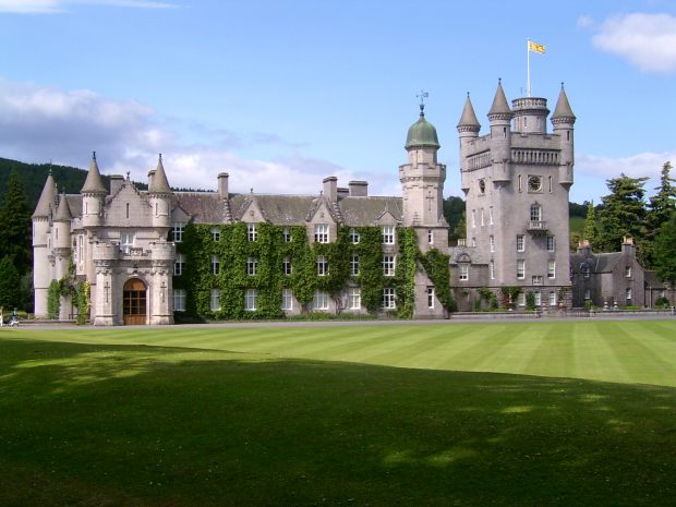 Balmoral, castelul din Scoția unde a murit regina Elisabeta a-II-a, se deschide, în premieră, pentru public