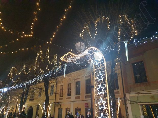 Primăria Bistriţa nu renunţă la iluminatul festiv de iarnă: „Nu suntem în stare de război”, anunță primarul
