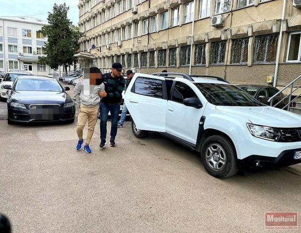Femeie din Botoșani, agresată sexual şi tâlhărită, de un tânăr care a bătut la uşa apartamentului și a spus că este polițist