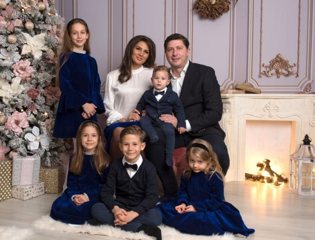 Nu ai decorul perfect pentru Crăciun? Apelează la ședințele foto în studio!