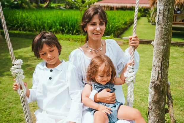 Imagine Stire De ce Dana Rogoz nu mai vrea al treilea copil. Actrița nu are bonă: „Sunt foarte implicată și vreau să le fie lor bine” | 2review.ro