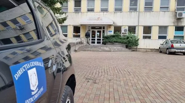 Un apel la call center-ul DGA a dus la flagrantul în urmă căruia șefa Direcției de Cultură din Constanța a fost prinsă în timp ce ia mită