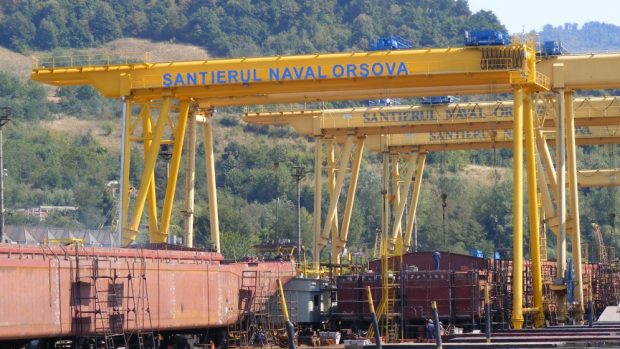 Explozie la o navă aflată în reparații la Șantierul Naval Orșova. Cel puțin trei muncitori au fost răniți, iar unul este în stare gravă