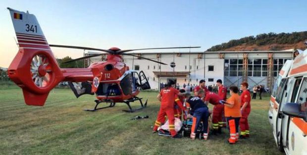 Muncitorii arși în explozia de la Orșova nu au fost transferați în străinătate. Unul dintre ei e în stare critică, spun medicii