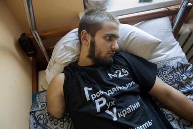 În 2014, rușii i-au tăiat mâna cu securea pentru că avea stema Ucrainei tatuată pe ea. S-a întors pe front și a murit