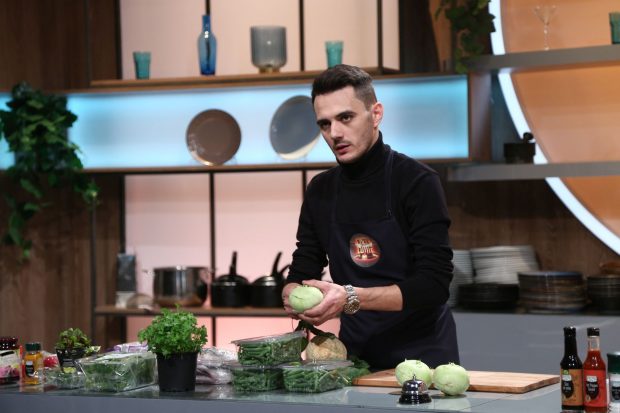 Cine este Florin Dragomir de la „Chefi la cuțite”. A primit cuțitul de aur: „Munceam în timp ce eram la liceu”