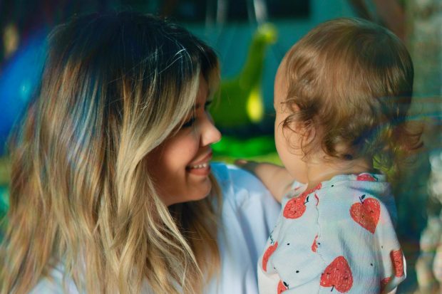 Gina Pistol și-a lăsat fetița în grija soacrei. Mama lui Smiley a urmat regulile vedetei: „Avem un copil care se adaptează foarte repede”