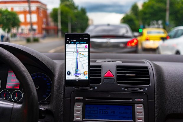 Google Maps vs Waze. Care sunt diferențele dintre cele două aplicații de navigație