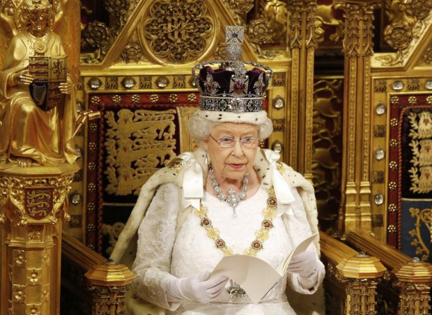 Regina Elisabeta a II-a a Marii Britanii a murit la vârsta de 96 de ani. BBC: „A condus mânată de datorie și s-a sprijnit pe credință. Charles este acum regele nostru”