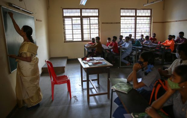 Un elev din India, ucis în bătaie de profesorul său din cauza unei greșeli de ortografie